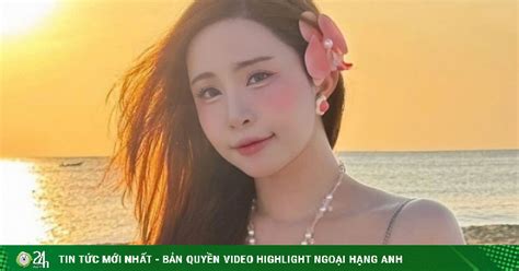 Qu Nh Nga Khoe Eo Cm V I Bikini Quan L N