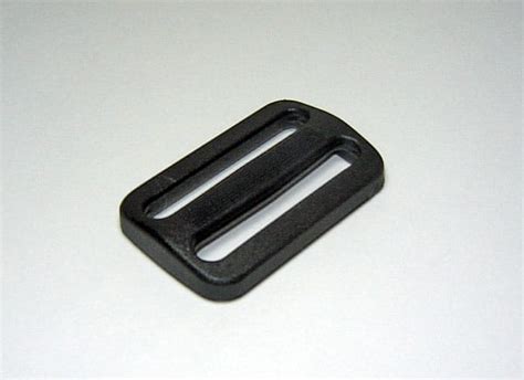 Примеры изготавливаемых различных пластиковых пряжек