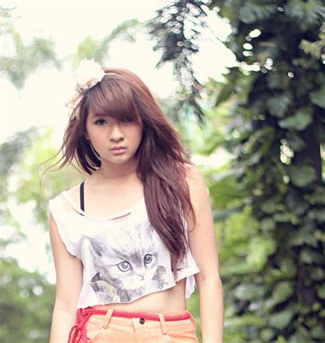 Brown Platform Naked Traveller