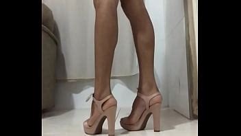 Crossdresser Em Casa De Salto Alto E Vestido Lindo Gozando Xvideos