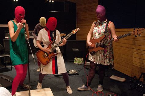 Polizei Nimmt Sympathisanten Fest Pussy Riot Will Weiter Protestieren N Tv De