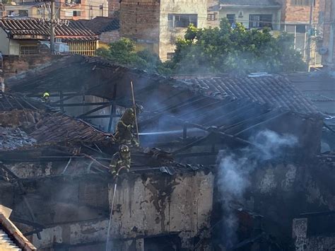 Bomberos controlan incendio en el centro de Medellín Centrópolis