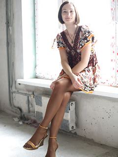 Slim Brunette Hottie Only Wants To Pose If She Isn T Wearing Any Clothes