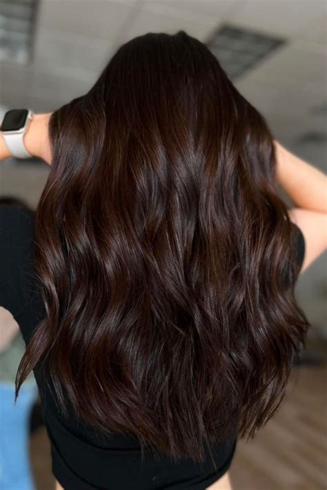 18 ideas para el pelo castaño chocolate oscuro que todas las morenas adorarán Dark brunette
