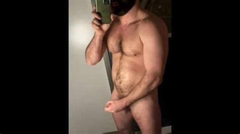 Бородатый мускулистый мужик с толстым членом стреляет нагрузкой Pornhub Gay