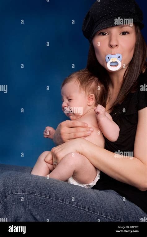 Baby Schnuller Stockfotos Und Bilder Kaufen Alamy