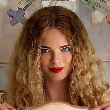 Delayne Skye Babe Page Watch This Adult Model On FreeOnes