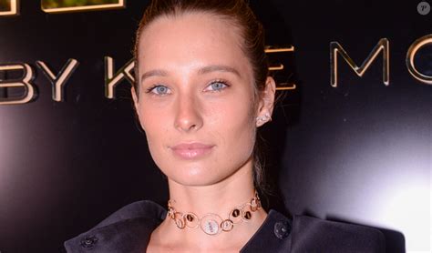 Ilona Smet En Bas De Bikini Ou Presque La Fille De David Hallyday Et Estelle Lef Bure Se