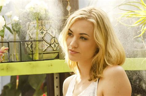 Yvonne Strahovski Distances Herself From Nude Photo Scandal