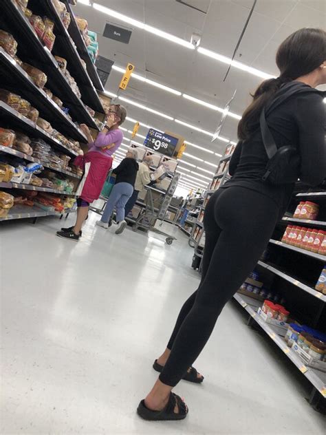 Slim Brunette MILF Day 7 Spandex Leggings Yoga Pants Forum