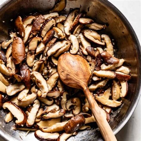 Shiitake Mushrooms Recipe (Quick & Easy) + Ways To Use Them