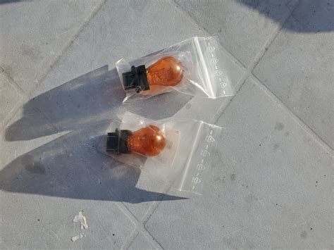 Amazon.fr : OSRAM 3757AK Ampoules PY27/7W 12V, Set de 10