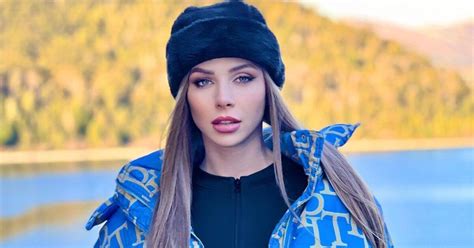 Romina Malaspina posó sobre un jet ski en microbikini nude Miami vibes