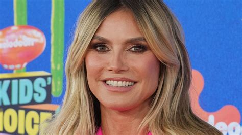 Heidi Klum Ans Et Divine En Lingerie Elle Exhibe Sa Poitrine