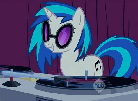 Vinyl Scratch - My Little Pony Friendship is Magic Fan Art (27681041 ...