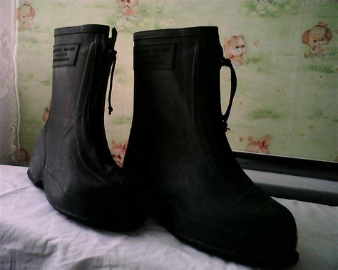 Внимание! Продаю военные немецкие резиновые сапоги, ОДЕВАЮТСЯ ПРЯМО НА ...