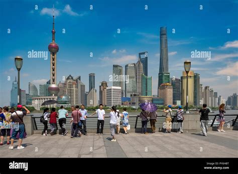 The bund shanghai skyline hi-res stock photography and images - Alamy