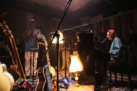 Hannah Hobbs invites you into a 'sundown moment' - Eternity News