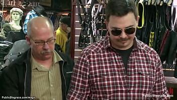 Rubia anal con los ojos vendados follada en público XVIDEOS