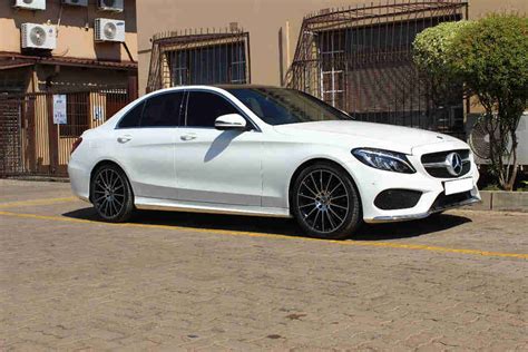 Perbandingan Mercedes Benz Dengan Tipe C200 Dan C300