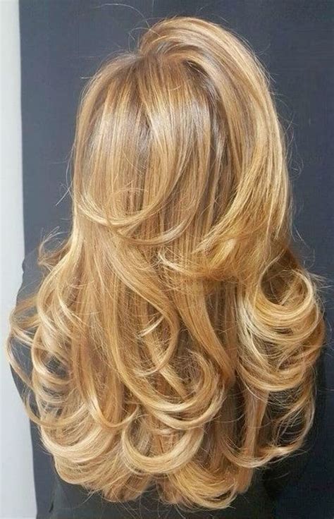Bouncy Honey Blonde Hair Long Hair Styles Honey Blonde Hair Hair Styles