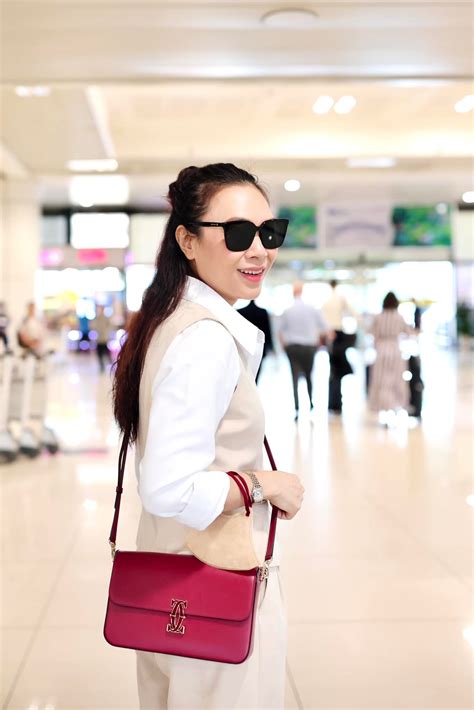 Sao Việt 1 9 Hồng Nhung diện bikini Chi Pu khoe huy chương bạc bắn cung