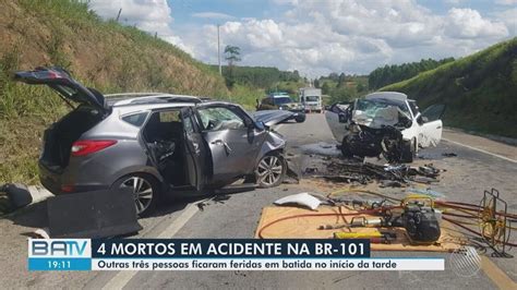 Acidente Entre Dois Carros Deixa Quatro Mortos E Três Pessoas