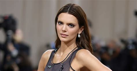 Kendall Jenner Completely Naked In The Sun Too Hot For Instagram