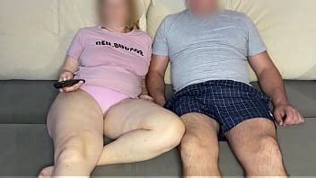 Hermanastra quería sexo mientras veía una película XVIDEOS