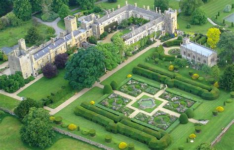 My Photoshoot at Sudeley Castle & Gardens – “The Most Romantic Castle ...