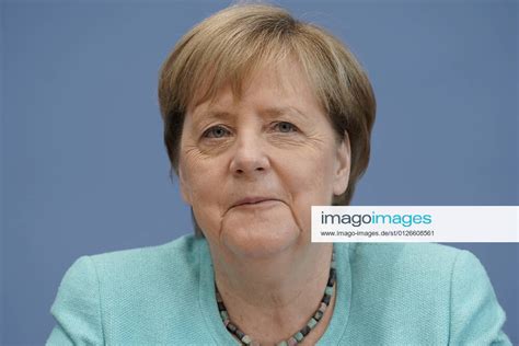 Bundeskanzlerin Dr Angela Merkel In Der Bundespressekonferenz Zur