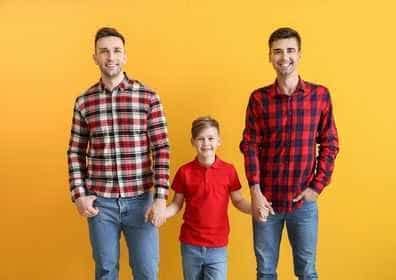 Copil adoptat de un cuplu gay pentru prima dată în România Jurnalul de Arges