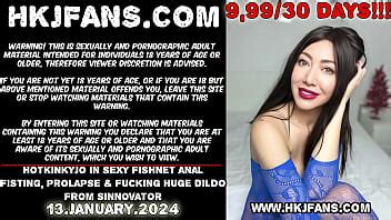 Hotkinkyjo En Sexy Fisting Anal De Rejilla Prolapso Y Follando Con Un Enorme Consolador De