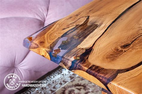 Дизайнерский журнальный стол из дерева, акрила и янтаря на заказ