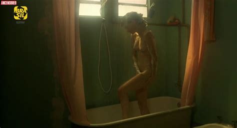 Naked L Dia Brondi In O Beijo No Asfalto