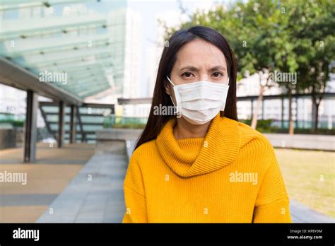 Asian Woman Wearing The Face Mask Stock Photo Alamy