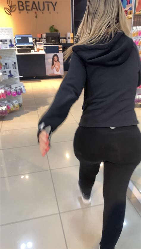 PHAT ASS SPANISH HAIRDRESSER OC VID Spandex Leggings Yoga Pants Forum