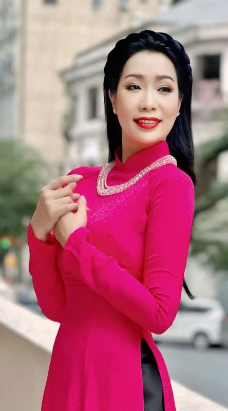 Trịnh Kim Chi diện bikini khoe vóc dáng gợi cảm ở tuổi U55