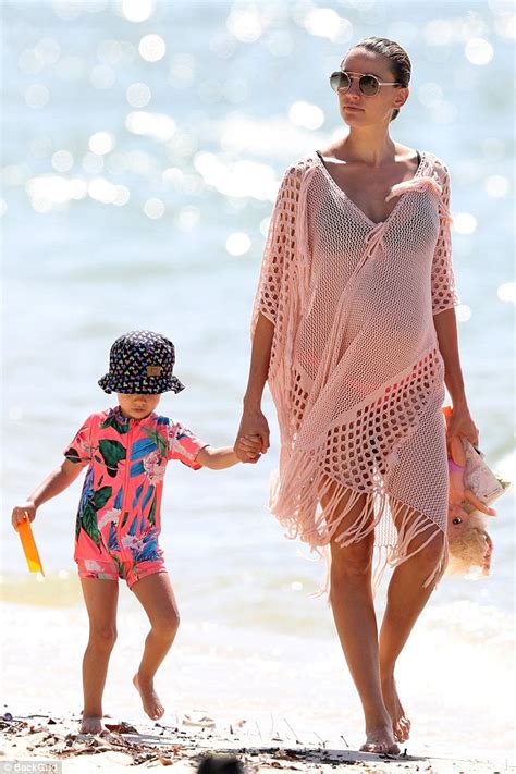 Pregnant Rachael Finch Shows Off Bikini Body In Sydney Daily Mail Online