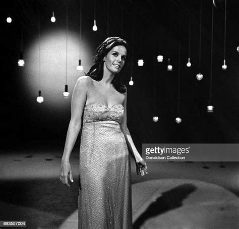177 Claudine Longet Photos & High Res Pictures - Getty Images