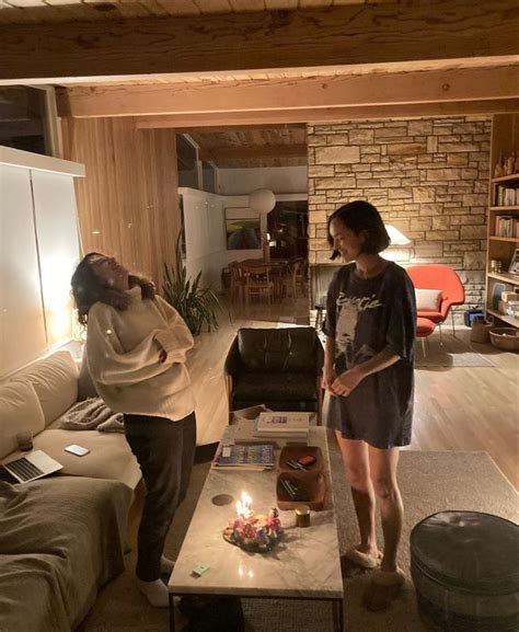 They Re So Cute Woman Loving Woman Abbi Jacobson Brunette To Blonde