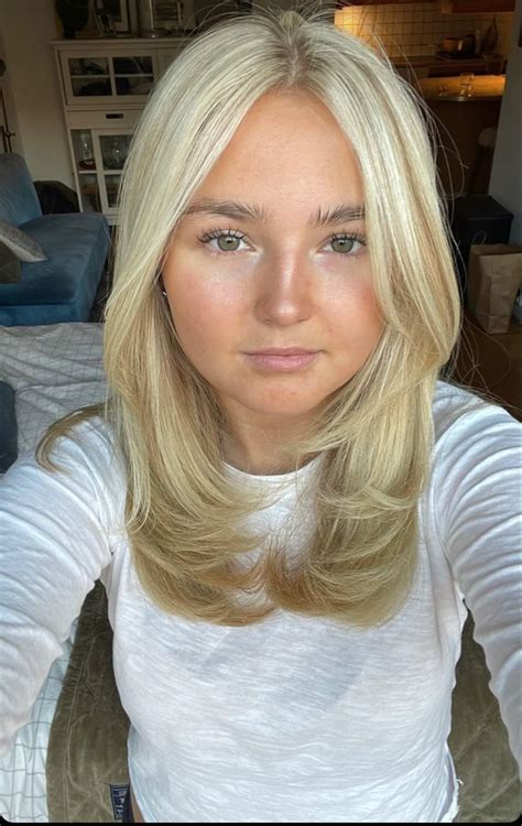 Pin By Hana Vrbova On Hair Blonde Layered Hair Short Blonde Hair Blonde Hair Inspiration