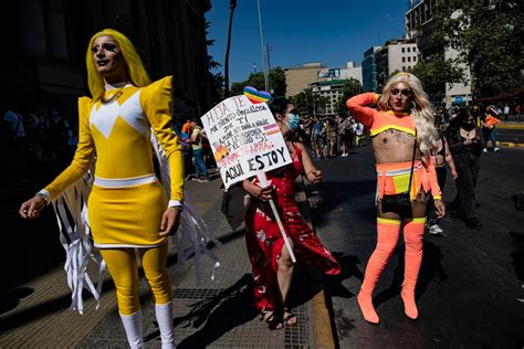Chile vivió un histórico Día del Orgullo cuando está a punto de aprobarse el matrimonio gay en