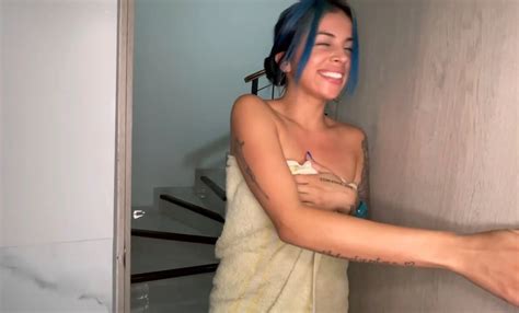Dont Look Through The Bathroom Door Me In The Shower Public Nudity Public Nudity Porn Xhamster