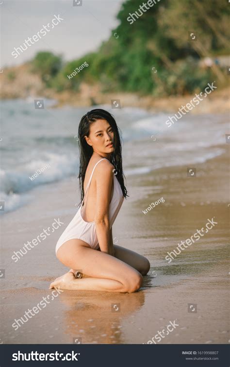 Sexy Asian Woman Wearing White Bikini Foto Stok Shutterstock