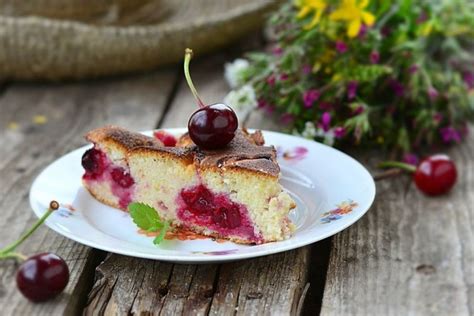 20 лучших способов приготовить шарлотку с вишней
