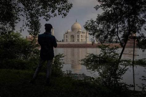 First In 45 Years Yamunas Water Reaches Outer Wall Of Taj Mahal