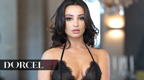 Sensual Sex With A Beautiful Brunette With Perfect Curves Cunnilingus Porn Feat Alyssia Kent