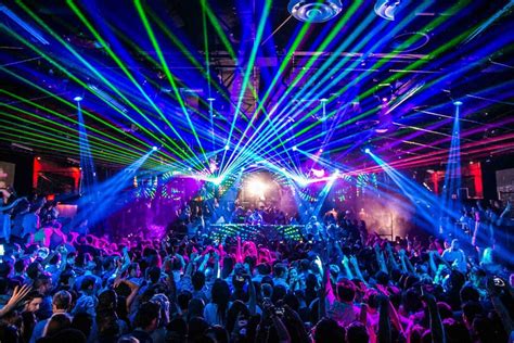 Corfu at Night: Is Corfu a Party Island? - Clubs & Bars - AtCorfu