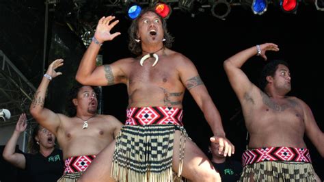 Mengenal Haka Tarian Perang Suku Maori Di Selandia Baru Kumparan